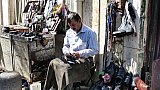 Schuhmacher-Ecke auf dem Stra&szlig;enbazar in Qazvin - Nord-Iran: Land und Leute