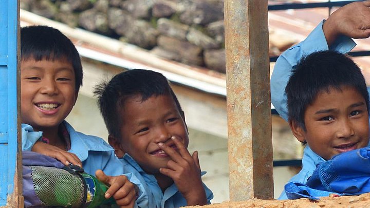 2015 - Schulkinder in Fikuri-Village - Helambu-Langtang: Land und Leute