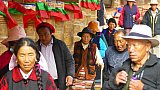 Tibeter auf dem Pilgerweg um das Markham Kloster - S&uuml;d-Ost-Tibet: Land und Leute