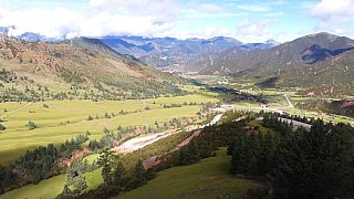 Es geht bergab vom Lao Shan La Pass - S&uuml;d-Ost-Tibet: Landschaft