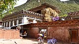 Tibetisches Haus nach dem Lao Shan La Pass - S&uuml;d-Ost-Tibet: Land und Leute