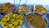 Gro&szlig;es Mittagsbuffet im "Flugzeug"-Restaurant - Nord-Iran: Essen & Schlafen