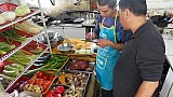 "Frische-Regal" im Restaurant - S&uuml;d-Ost-Tibet: Essen & Schlafen