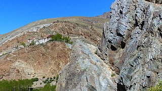 Blick vom Karsha Kloster auf das Nonnenkloster nebenan - Zanskar: Landschaft