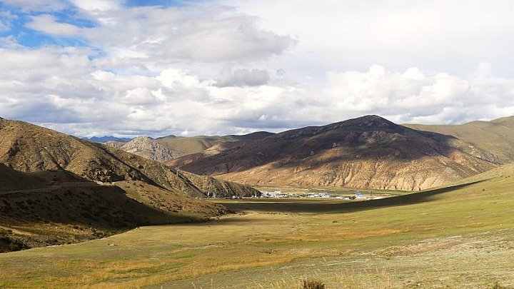 Auffahrt zum Gem La Pass mit 4.618 m - S&uuml;d-Ost-Tibet: Landschaft