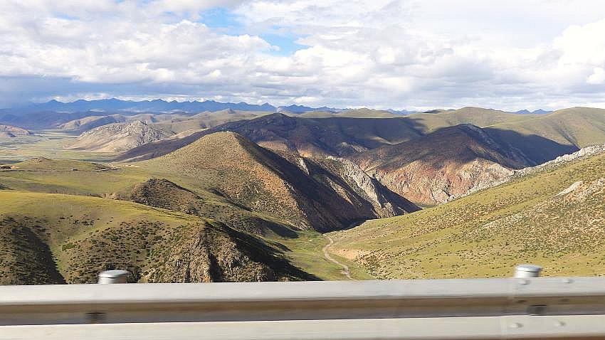 Auffahrt zum Gem La Pass - S&uuml;d-Ost-Tibet: Landschaft