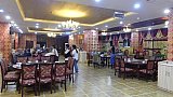 Besuch im Hotel-Restaurant zum Abendessen - S&uuml;d-Ost-Tibet: Essen & Schlafen