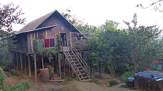 Stelzenhaus im Chin-Dorf - West-Myanmar: Land und Leute