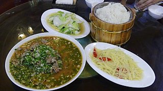 S&uuml;d-Ost-Tibet: Essen & Schlafen