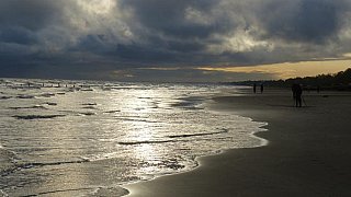 Spiel von Sonne und Wolken am Strand des Kaspischen Meeres - Nord-Iran: Landschaft
