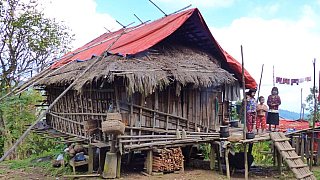 Haus im Chin-Dorf bei Kampelet - West-Myanmar: Land und Leute