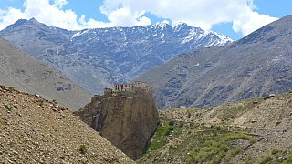 Bardan Gonpa hoch oben auf einem Felsen - Zanskar: Landschaft