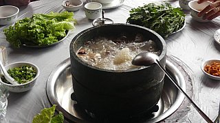 Tibetischer Hotpot - S&uuml;d-Ost-Tibet: Essen & Schlafen