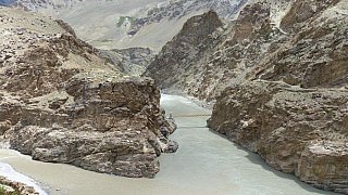 Br&uuml;cke &uuml;ber den Tsarap-Fluss kurz vor Ichar - Zanskar: Landschaft