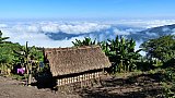 Weiter Blick &uuml;ber die Landschaft mit Chin-H&uuml;tte - West-Myanmar: Landschaft