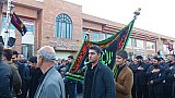 Fahnentr&auml;ger beim Ashoura-Festumzug - Nord-Iran: Land und Leute