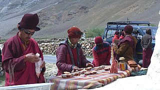 Vorbereitungen f&uuml;r eine Gebetszeremonie - Zanskar: Land und Leute