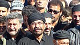Mitf&uuml;hlende weinende Iraner beim Ashoura-Fest - Nord-Iran: Land und Leute