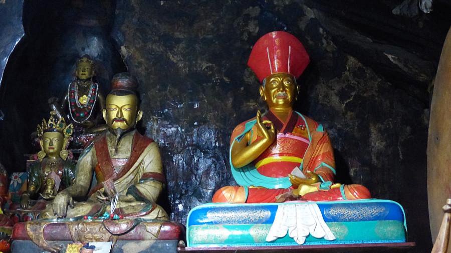 Gebetsraum in der H&ouml;hle im Zongkhul Kloster - Zanskar: Sehensw&uuml;rdigkeiten