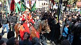 Roter Reiter auf dem Ashoura-Fest in Ardebil - Nord-Iran: Land und Leute