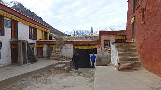 Innenhof im Rangdum Kloster - Zanskar: Sehensw&uuml;rdigkeiten