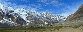 Das Dorf Rangdum von S&uuml;den aus gesehen - Zanskar: Landschaft