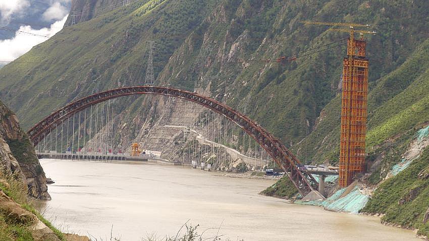 Neue Br&uuml;cke &uuml;ber den Yarlung Tsangpo - Zentral-Tibet: Landschaft