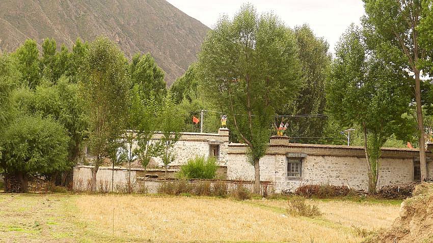 Dorf im Tal von Tsetang - Zentral-Tibet: Landschaft