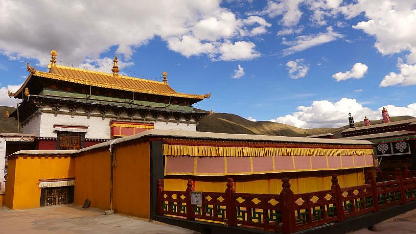 Das Goldene Dach des Thongdral Tempels - Zentral-Tibet: Sehensw&uuml;rdigkeiten