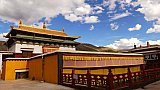 Das Goldene Dach des Thongdral Tempels - Zentral-Tibet: Sehensw&uuml;rdigkeiten