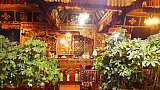 Gastraum im tibetischen Laishan Restaurant - Zentral-Tibet: Essen & Schlafen