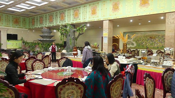 Fr&uuml;hst&uuml;cksrestaurant im Tsetang Hotel - Zentral-Tibet: Essen & Schlafen