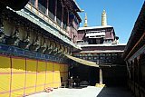 1992 - Innenhof im Kloster Samye - Zentral-Tibet: Sehensw&uuml;rdigkeiten