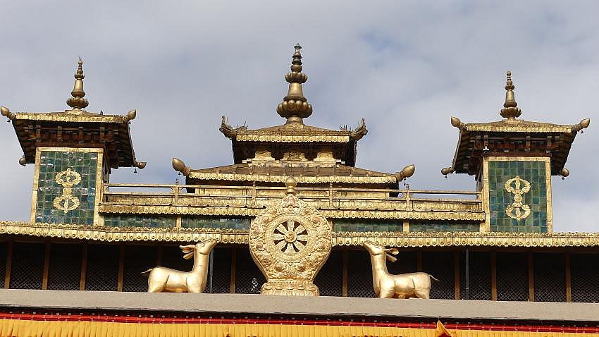 die goldenen D&auml;cher des Kloster Samye - Zentral-Tibet: Sehensw&uuml;rdigkeiten