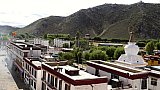 Der wei&szlig;e Tsch&ouml;rten des Samye Klosters - Zentral-Tibet: Sehensw&uuml;rdigkeiten