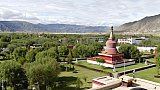 Der rote Chorten des Samye Klosters - Zentral-Tibet: Sehensw&uuml;rdigkeiten