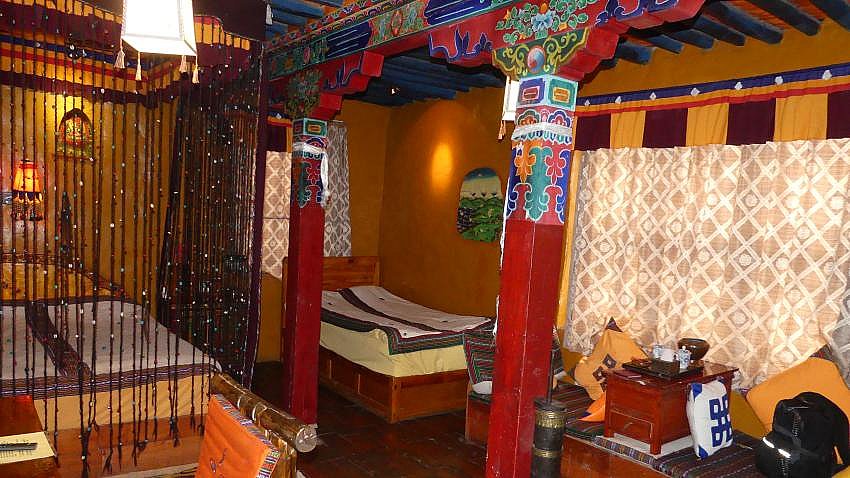 G&auml;stezimmer im Shambala Palace Hotel - Zentral-Tibet: Essen & Schlafen