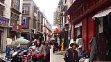 Gesch&auml;ftiges Treiben in der Altstadt von Lhasa - Zentral-Tibet: Sehensw&uuml;rdigkeiten