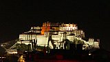 Potala Palast in der Nacht - Zentral-Tibet: Sehensw&uuml;rdigkeiten