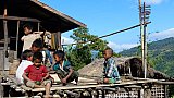 Spielende Chin-Kinder - West-Myanmar: Land und Leute