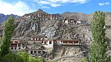 H&auml;user und M&ouml;nchsklausen rund um das Lamayuru Kloster - Ladakh: Sehensw&uuml;rdigkeiten