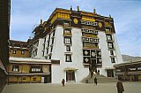 Gro&szlig;er Innenhof im Potala-Palast in Lhasa - Zentral-Tibet: Sehensw&uuml;rdigkeiten