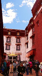 Kleiner Innenhof im Potala Palast - Zentral-Tibet: Sehensw&uuml;rdigkeiten