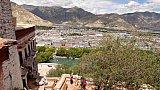 Ausblick &uuml;ber Lhasa vom Potala Palast - Zentral-Tibet: Sehensw&uuml;rdigkeiten