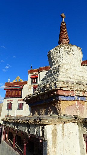 Gebetsm&uuml;hlen und Chorten am Lamayuru Kloster - Ladakh: Sehensw&uuml;rdigkeiten