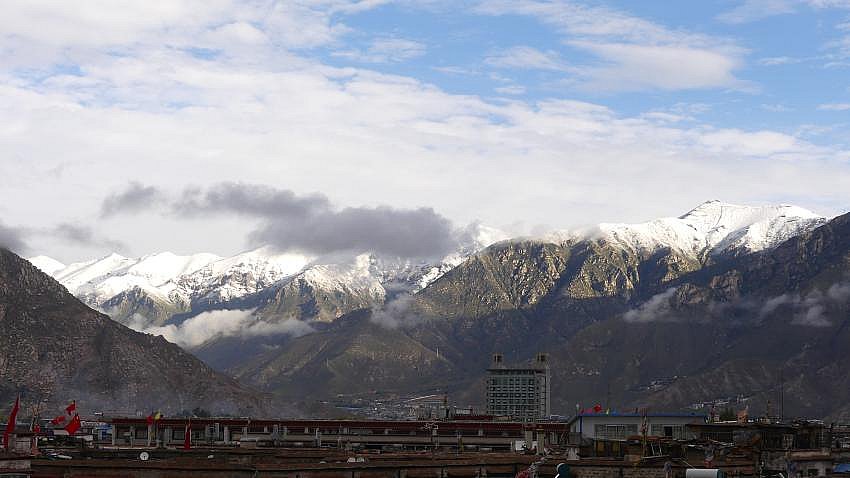Schnee in den Bergen um Lhasa - Zentral-Tibet: Landschaft