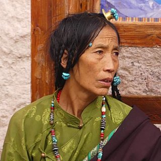 2019 - Tibeterin auf dem Barkor in Lhasa - Zentral-Tibet: Land und Leute