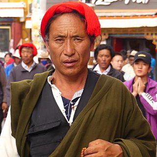 2019 - tibetischer Pilger auf dem Barkor in Lhasa - Zentral-Tibet: Land und Leute