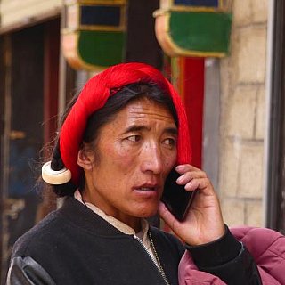 2019 - tibetischer Pilger auf dem Barkor in Lhasa - Zentral-Tibet: Land und Leute