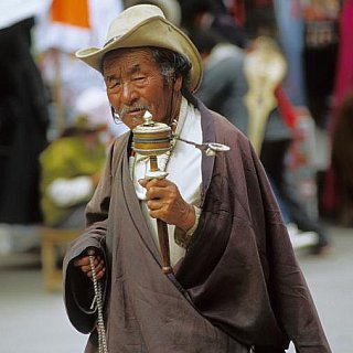 2006 - Tibetischer Pilger auf dem Barkhor - Zentral-Tibet: Land und Leute